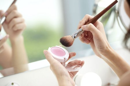 Woman putting make-up