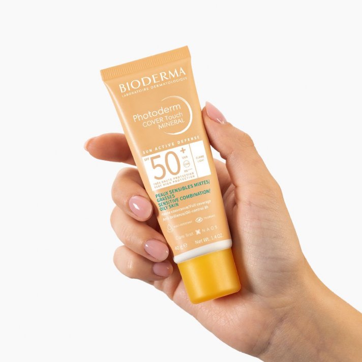 Kryjący fluid mineralny z filtrem SPF 50+ - Photoderm COVER Touch MINERAL SPF 50+ jasny